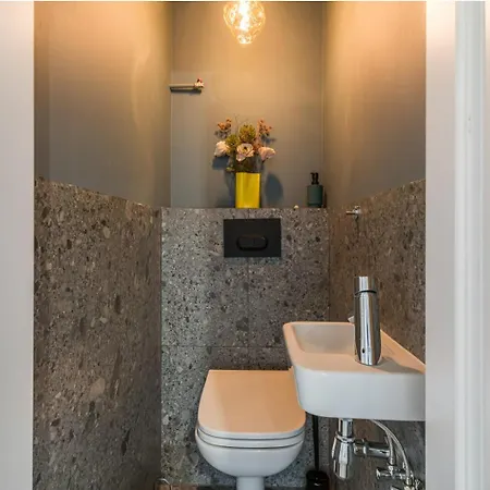 Homestay Hip - Cozy And Peaceful Place, 12 Minutes From Old Town & Seaside